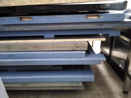 Zdjęcie przedmiotu: Wiosenne obniżki| Prowizja 0% A set of display cabinets (Two-door closed cabinet 1200x330x960mm - 4 pcs., Glass shelves 400x600 - 4 pcs., Glass shelves 1400x300 - 2 pcs.)