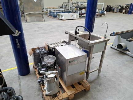 Zdjęcie przedmiotu: A set of catering equipment