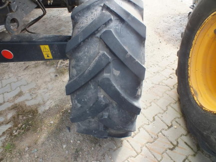 Zdjęcie przedmiotu: Kombajn zbożowy NEW HOLLAND TC 5.80 479 + header NEW HOLLAND 17 + w&oacute;zek