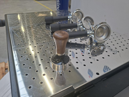 Zdjęcie przedmiotu: Кавоварка CREM EBEE-D82B-22AR 2-х групова