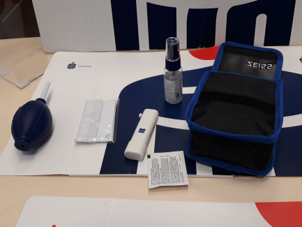 Zdjęcie przedmiotu: Photographic equipment set (FUJI XF 80 mm F2.8 R LM OIS WR Macro lens, SONY Distagon T * FE 35 / f 1.4 ZA lens, QUADRALITE Stroboss 36 Evo Fuji flash, QUADRALITE battery, CARL ZEISS cleaning kit)