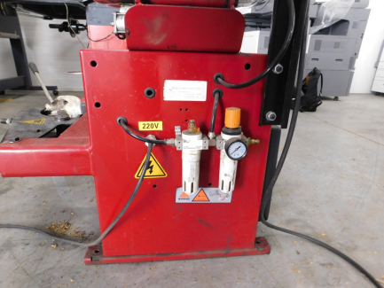 Zdjęcie przedmiotu: Tire fitting machine Werther International Polska Sp. z o.o. Titanium 200