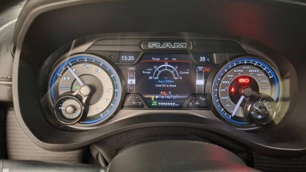 Zdjęcie przedmiotu: RAM 1500 5.7 V8 E6 3.5t Crew Limited Chrome AWD