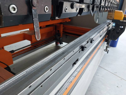 Zdjęcie przedmiotu: Hydraulic press brake Ermaksan Speed-Bend Pro 3100x175