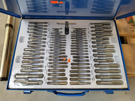 Zdjęcie przedmiotu: Workshop equipment set