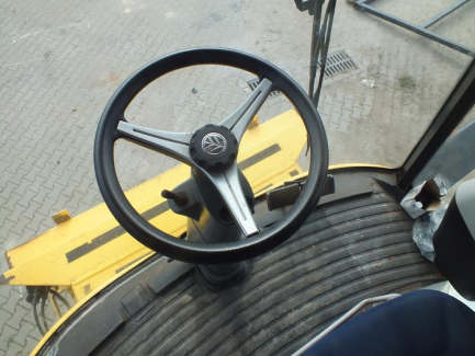 Zdjęcie przedmiotu: Kombajn zbożowy NEW HOLLAND TC 5.80 479 + header NEW HOLLAND 17 + w&oacute;zek