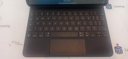 Zdjęcie przedmiotu: Apple iPad Pro 11" Tablet Wi-Fi 256GB - Space Gray Manufacturing Code: MXDC2FD/A + Apple Magic Keyboard for 11" iPad Pro (2nd Generation) Manufacturing Code: MXQT2Z/A