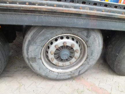 Zdjęcie przedmiotu: KAESSBOHRER MAXIMA Curtain trailer