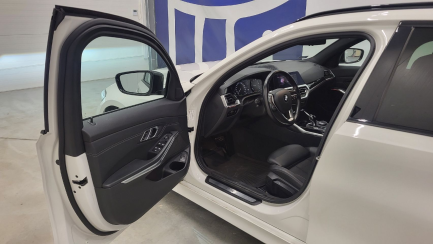 Zdjęcie przedmiotu: BMW 318i Sport Line aut