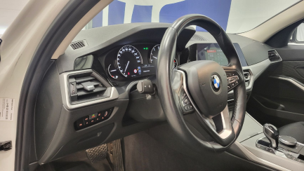 Zdjęcie przedmiotu: BMW 320i Advantage aut