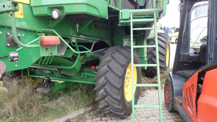 Zdjęcie przedmiotu: JOHN DEERE T660 T600 harvester with HEDER 625R / 625R