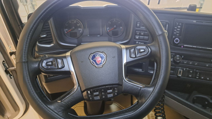 Zdjęcie przedmiotu: SCANIA R450 E6 20.1t LA 4x2 NA Highline