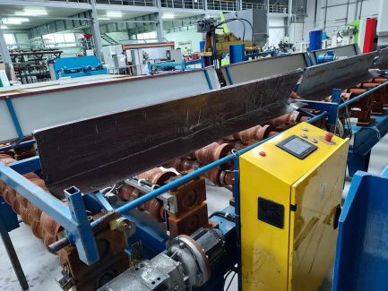 Zdjęcie przedmiotu: A line for the production of BUD-MASZ D-23F metal roof tiles