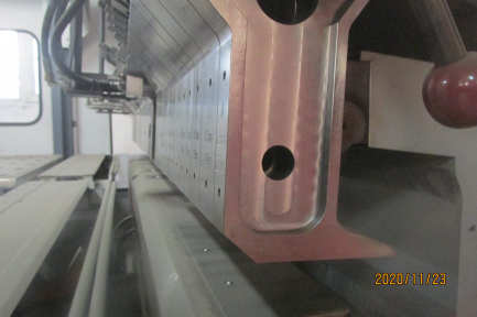 Zdjęcie przedmiotu: SALVAGNINI P2 Performer bending center - a CNC device designed for bending metal sheets up to 2 mm thick.