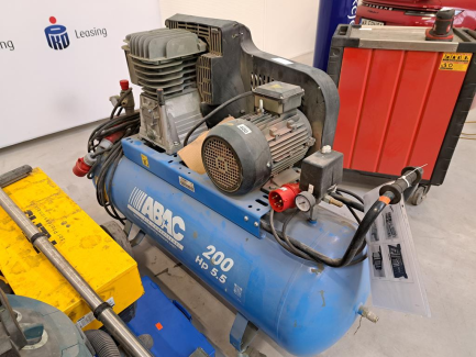 Zdjęcie przedmiotu: Workshop equipment set