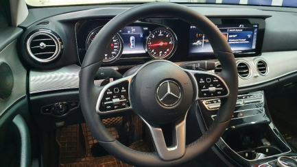 Zdjęcie przedmiotu: Mercedes-benz E 220 Sedan