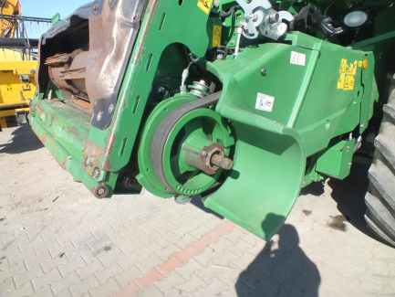 Zdjęcie przedmiotu: JOHN DEERE S690 S600 harvester + header JOHN DEERE model 635R with a header carriage