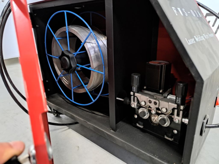 Zdjęcie przedmiotu: OTINUS OT-2000 Handheld Laser Welder