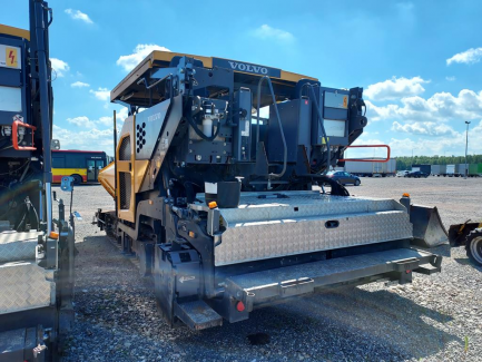 Zdjęcie przedmiotu: VOLVO P6820C asphalt paver