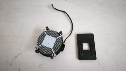 Zdjęcie przedmiotu: A set of computer components