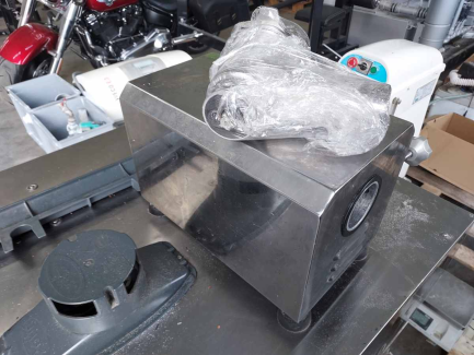 Zdjęcie przedmiotu: PROMOTION GASTRONOMY Set of gastronomic equipment (SW-1S kitchen scale, FCM 786100 spiral mixer, Chopper, Unox Cheftop convection steam oven with a hood, Mijar King E water softener, Stalgast IP2 fryer, Ma-Ga TC123 meat grinder)