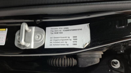 Zdjęcie przedmiotu: RAM 1500 5.7 V8 E6 3.5t Crew Limited Chrome AWD