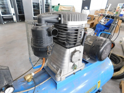 Zdjęcie przedmiotu: A set for spraying and polyurethane injection