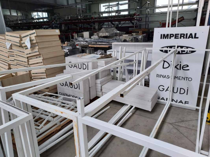 Zdjęcie przedmiotu: Wyposażenie meblowe do sklepu 