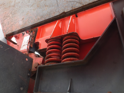 Zdjęcie przedmiotu: SANDVIK QJ341 self-propelled jaw crusher