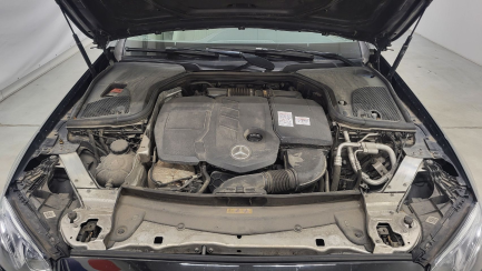 Zdjęcie przedmiotu: Mercedes-benz E 220 d Coupe 4-Matic 9G-TRONIC