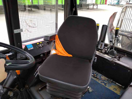 Zdjęcie przedmiotu: AUKCJA PAKIETOWA Ciągnik rolniczy Belarus 1221.2 + Przyczepa zrywkowa Palms 12D/700