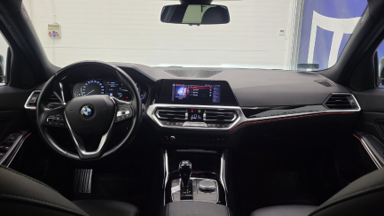 Zdjęcie przedmiotu: BMW 318i Sport Line aut
