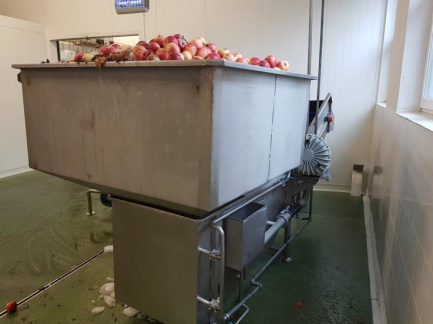 Zdjęcie przedmiotu: Technological line for packaging and packaging of juice (sorter, grinding team and juice extraction with a decander)