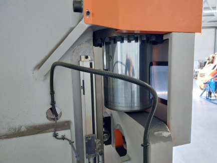 Zdjęcie przedmiotu: Hydraulic press brake Ermaksan Speed-Bend Pro 3100x175