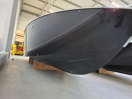 Zdjęcie przedmiotu: VTS FLYING SHARK BOWRIDER 5.7 motorboat