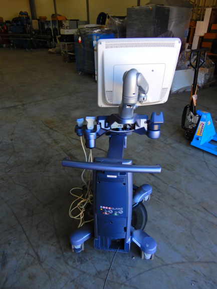 Zdjęcie przedmiotu: GE Ultrasound Korea ultrasound machine. Ltd. LOGIQ S8 R1 is R2 UPG