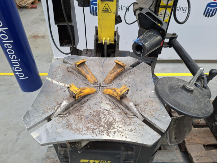 Zdjęcie przedmiotu: Обладнання для шиномонтажних майстерень CASTEX (WERTTEILE) - балансувальний та шиномонтажний верстат