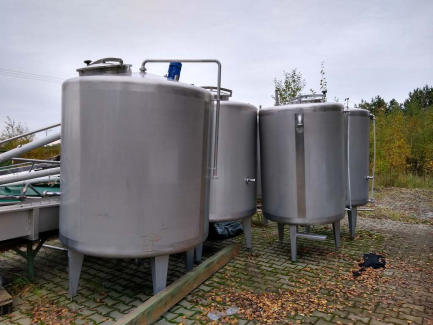 Zdjęcie przedmiotu: A line for the production of juices consisting of three units: sorting, grinding and squeezing juice as well as juice packaging and packing.