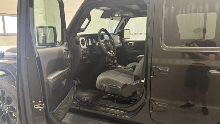 Zdjęcie przedmiotu: Jeep Wrangler Unlimited JL Plug-in Hybrid E6d Sahara
