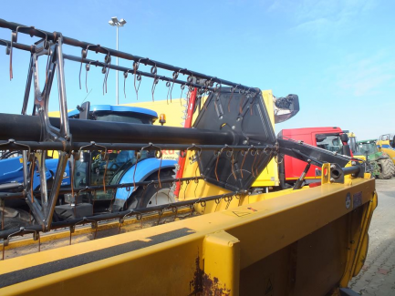 Zdjęcie przedmiotu: Kombajn zbożowy NEW HOLLAND TC 5.80 479 + header NEW HOLLAND 17 + w&oacute;zek