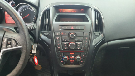 Zdjęcie przedmiotu: Opel Astra IV 1.6 CDTI Essentia Sports Tourer 12-16