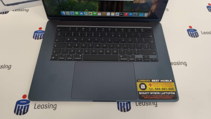 Zdjęcie przedmiotu: Notebook / Laptop Apple MacBook Air 15''. 8-rdzeniowy procesor M3 (GPU 10 rdzeni) / RAM 8GB / dysk 256GB SSD (p&oacute;łnoc), kod prod. MRYU3ZE/A