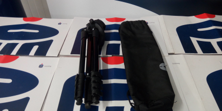 Zdjęcie przedmiotu: PANASONIC LUMIX DMC-GX8 digital camera + Panasonic Lumix G 25mm f1.7 lens + Qudralite Stroboss 36 Olympus / Panasonic + Tripod Manfrotto Compact Action