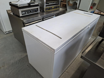 Zdjęcie przedmiotu: A set of catering equipment