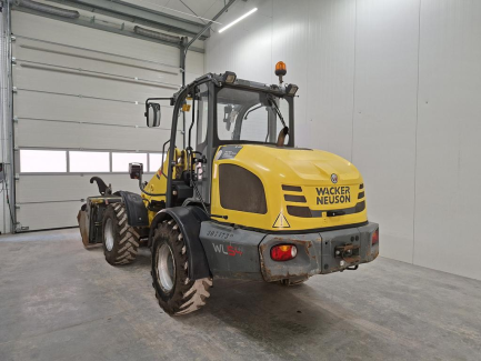 Zdjęcie przedmiotu: Przegubowa ładowarka kołowa WACKER NEUSON WL54