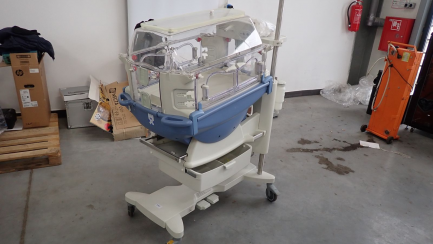 Zdjęcie przedmiotu: Closed incubator for premature babies and sick newborns DRAGER Caleo