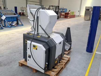 Zdjęcie przedmiotu: Пластиковий млин SHINI SG-2336-CE потужністю 7,5 кВт з пилоуловлювачем DS 23/30