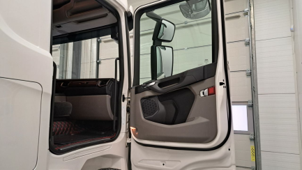 Zdjęcie przedmiotu: SCANIA R460 Super E6 18.0t 4x2 NA Highline