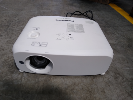 Zdjęcie przedmiotu: PANASONIC PT-VZ580 projector