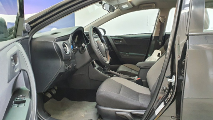 Zdjęcie przedmiotu: Toyota Auris Hatchback